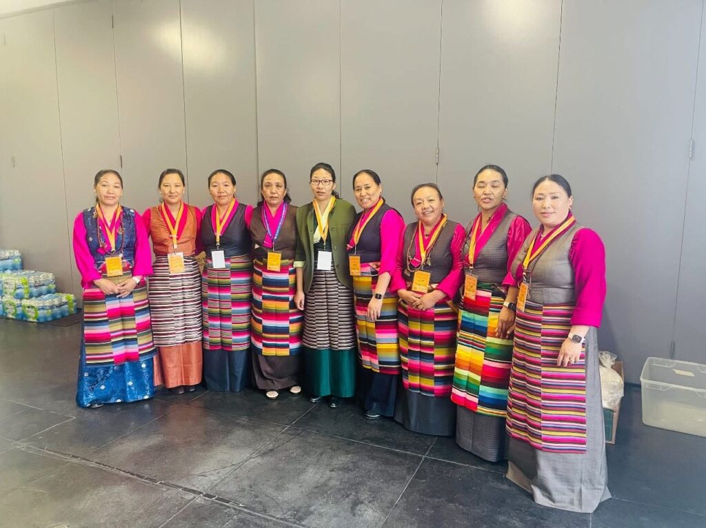 sherpa woman photo